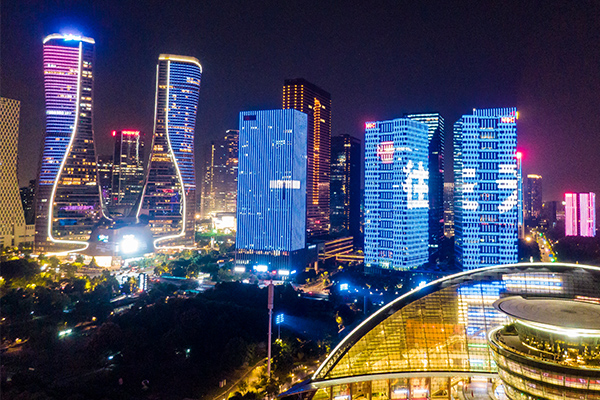 您知道新一代戶外led網(wǎng)格屏的優(yōu)點嗎？