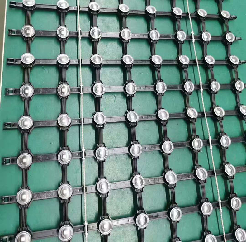 LED網(wǎng)格屏與LED傳統(tǒng)屏有什么區(qū)別？(圖2)